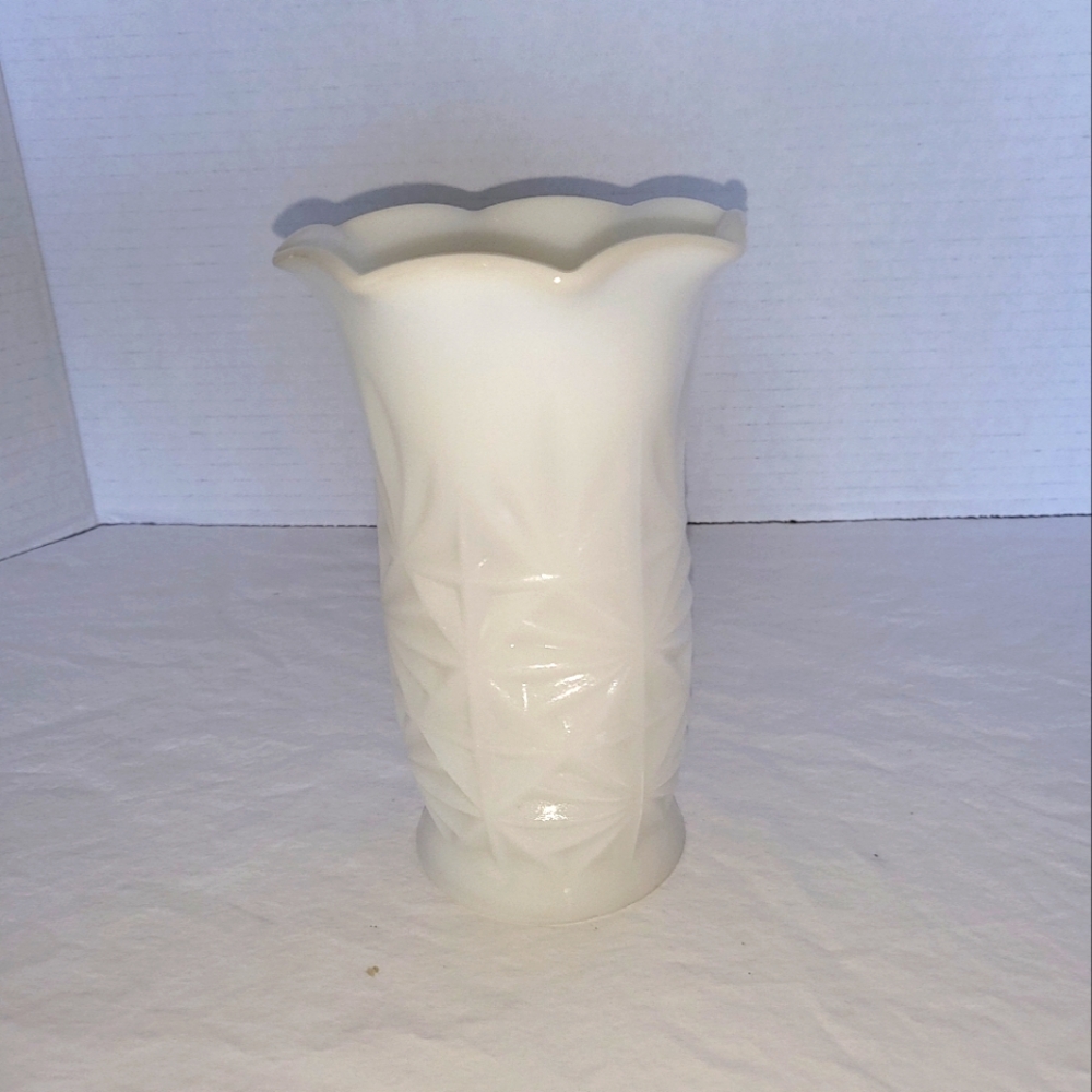 Mid-Century Hazel Atlas Starburst Pattern Milk Ruffle Rim Glass Vase